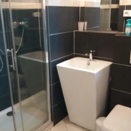 Lovely One-room For 3 Hyper Center Near Stationtram #l7 Apartment
